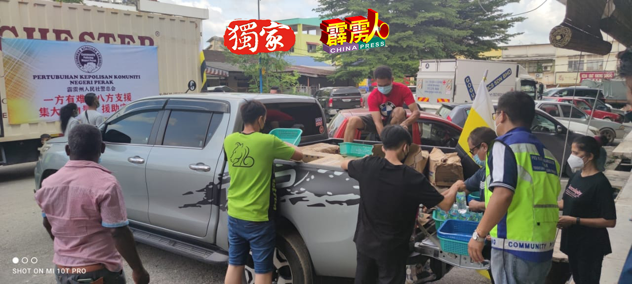 江沙志愿治安公会前阵子前往东海岸派送物资，并协助灾黎清理家园。