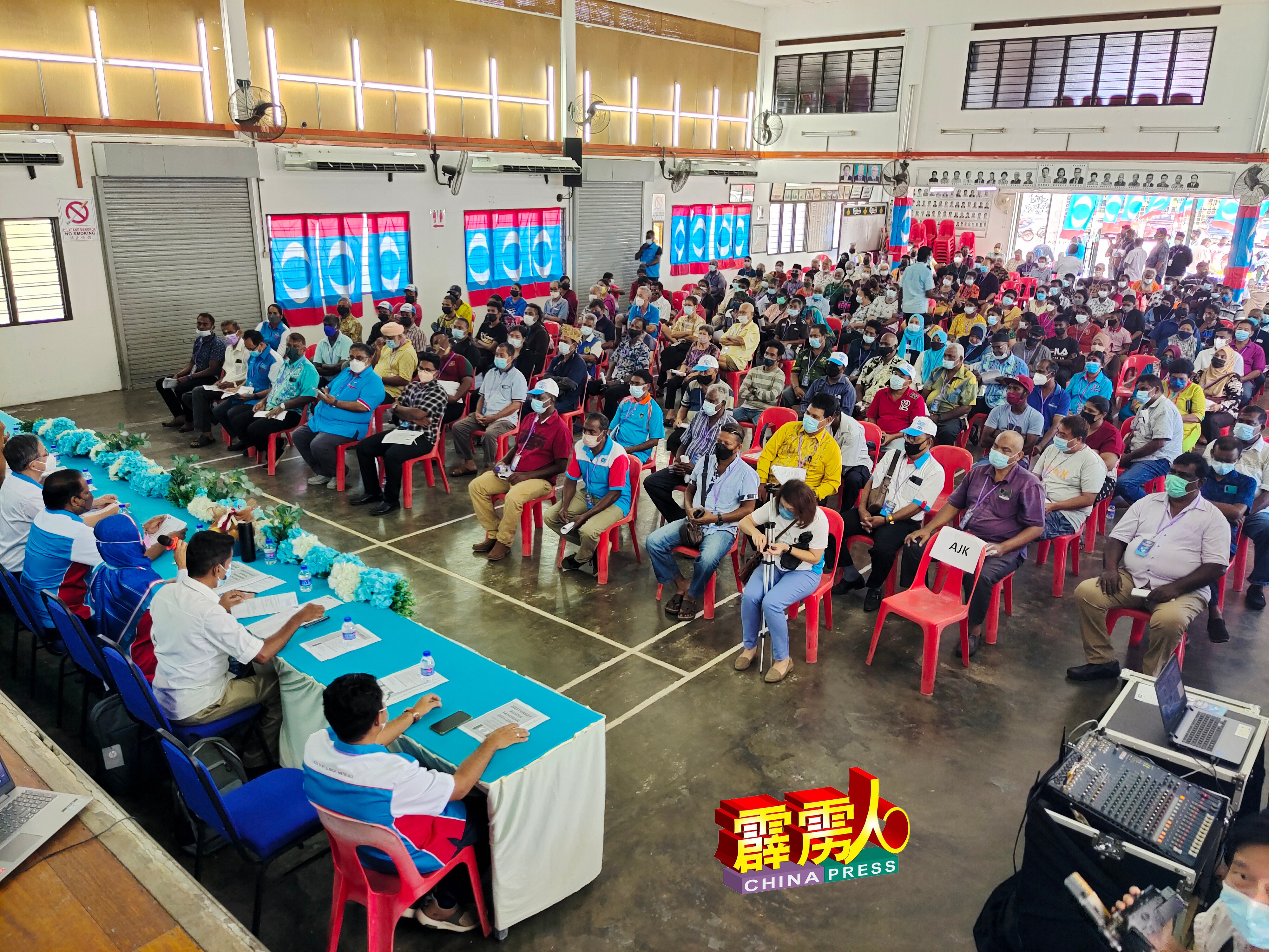 和丰区部有5000名党员，但因遵守防疫指南，只有300人出席区部代表大会。