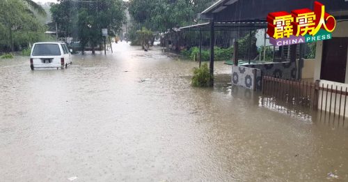 丹绒马林突发水患  殃及26住家及168名居民