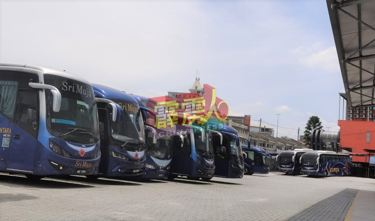 一些长巴业者在迎接开国门时，料会因搭客数量增加，也将会增加服务班次及带动就业机会。