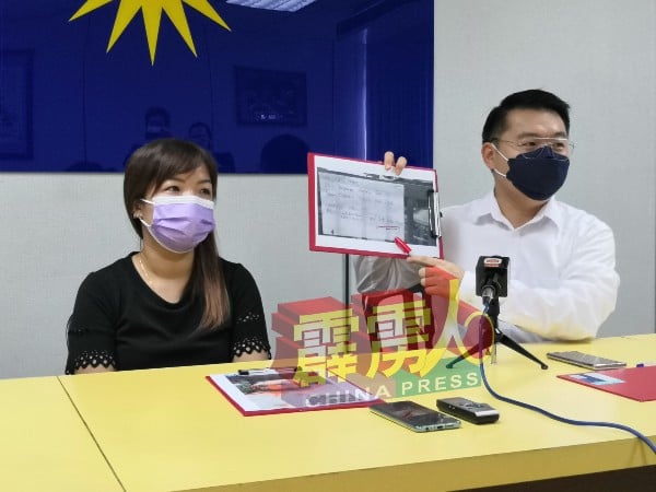 劉國南（右起）指出，家人家被</p><p>她說，断联我們也不了解他的男欠財務狀況。