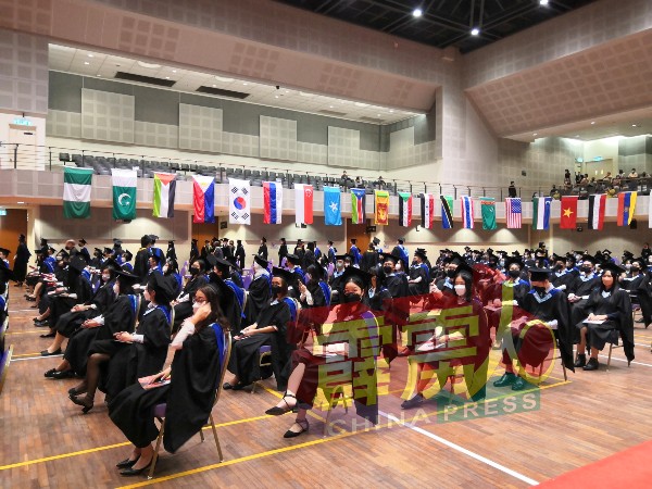 拉曼大学一连3天举办毕业典礼，共迎来2301名毕业生。