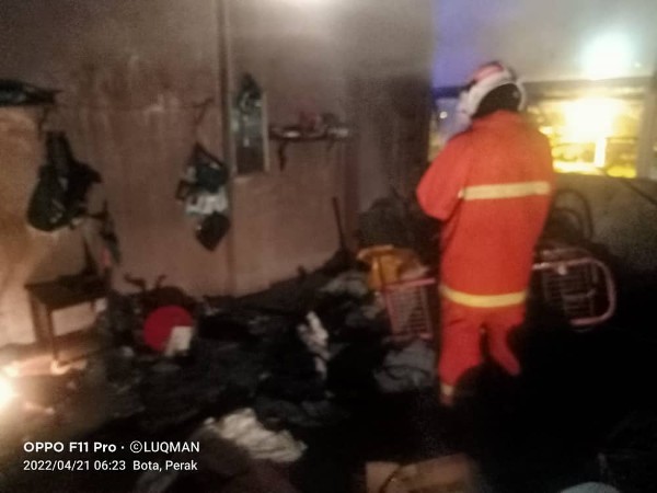 餐馆发生火患，两名儿童受困2楼，消拯员耗时25分钟扑灭火势，并将2名儿童送院抢救。
