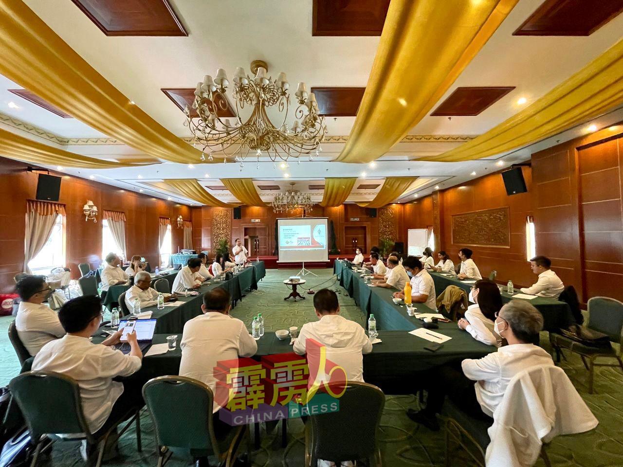 行动党国会领袖倪可敏为霹州火箭大选工作培训营主持开幕。