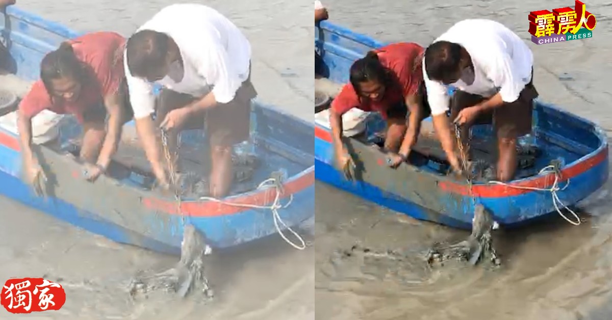 渔民在班台海域打捞海洋垃圾。