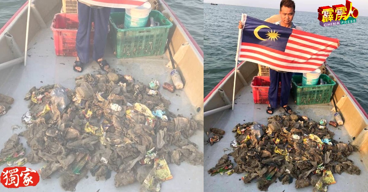 庄协滨手持国旗及展示所打捞起的海洋垃圾，呼吁全民停止将垃圾丢下海的不负责任行为。