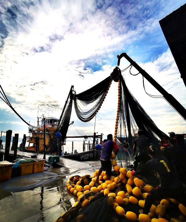 渔民的生活日常，见证邦咯岛渔业的发展。