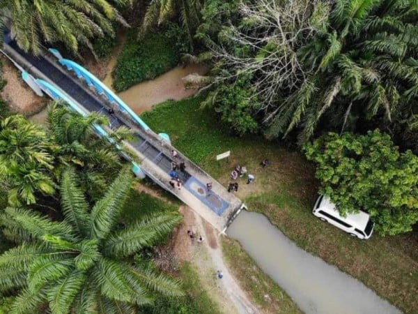 霹雳州司南马有独特景点“河上河”（Sungai Atas Sungai），有潜质成为州内一个吸引旅客的旅游景点。 （图取自《每日新闻》网站）