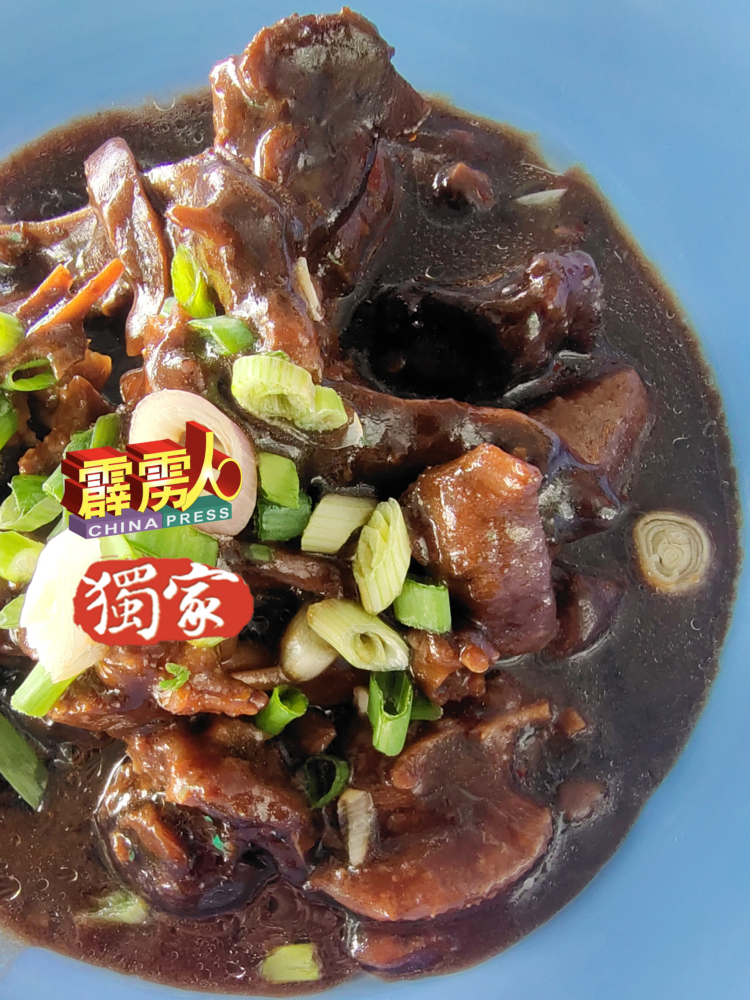 姜鸭是亚秋云吞麵的招牌之一，老食客在结业当天有幸还吃到这道美食。