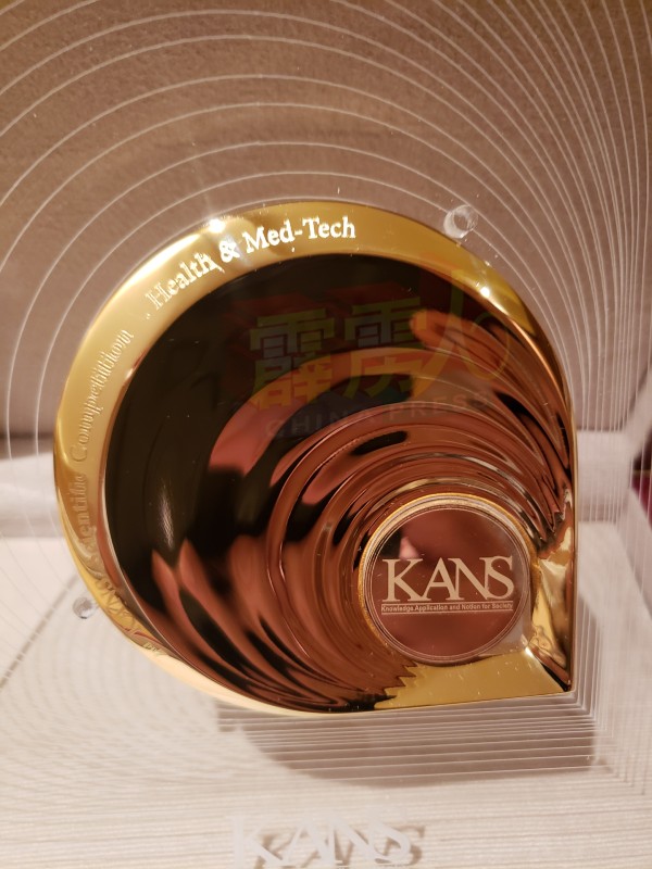 谢碧诗获得30克黄金徽章。