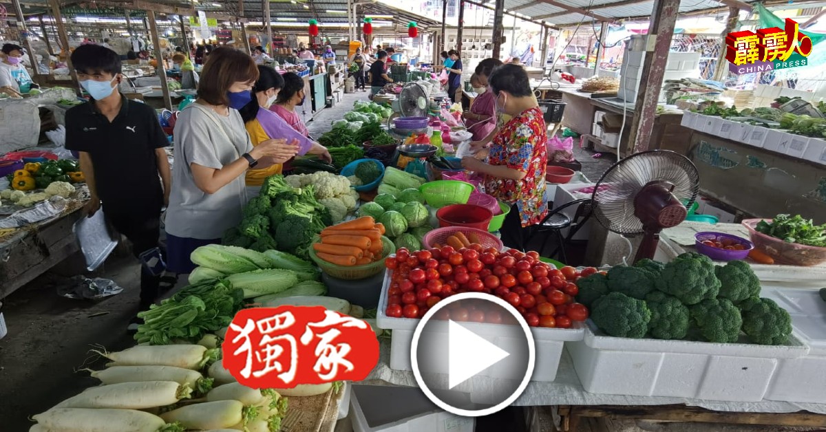 基于大部分市民都上餐馆或酒楼用餐，令巴刹人潮减少，小贩生意也较冷清。