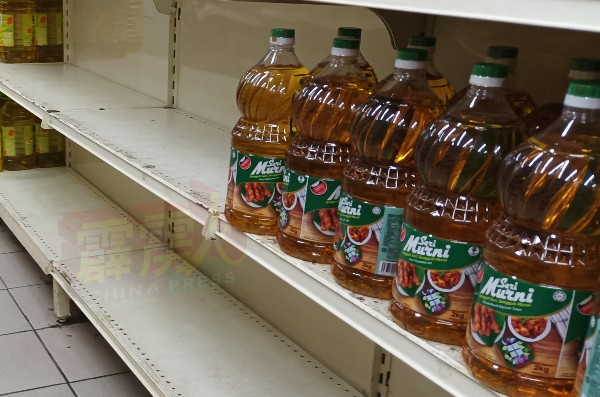 政府将从7月1日起，取消1、2、3、5公斤瓶装食的补贴，继而会影响它们的零售价，消费者趁着起价前，抢购多几瓶的食油。