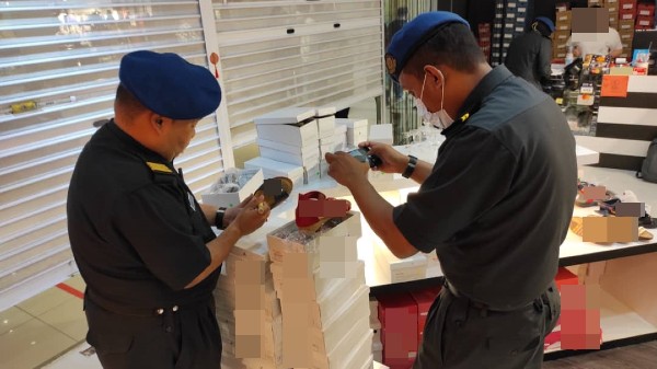 霹雳贸消局展开取缔行动，起获8万7979令吉的赝品。