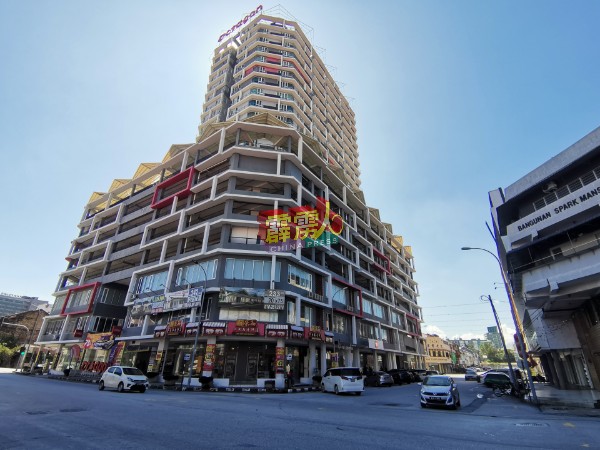 霹中总积极进行在八角楼两旁路口的戏院街及吉利街建设牌楼项目，目前这两座牌楼的申请已获得怡保市政厅的批准。