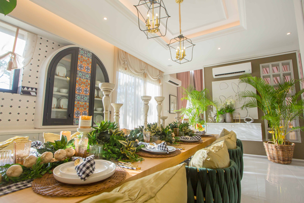 饭厅设计华美又富丽，散发出高贵又豪华的质感。