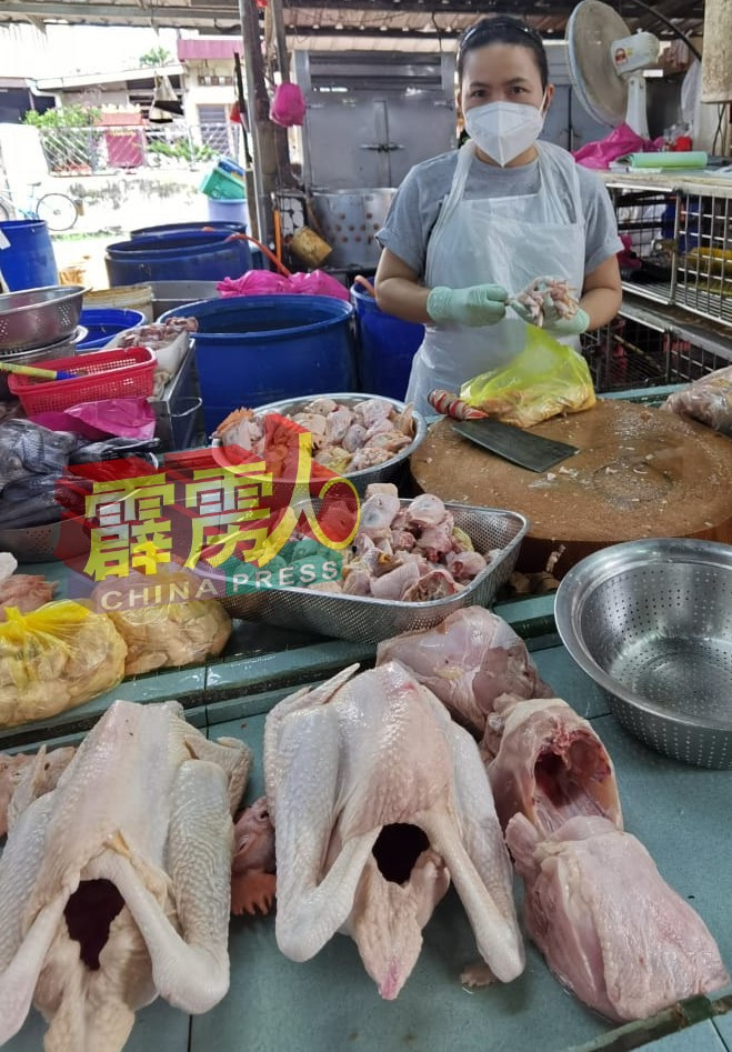 郭太指目前肉鸡价格下降了，如今每公斤净鸡为8令吉20仙。