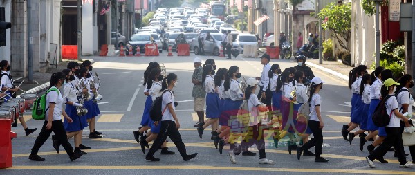 为让路霹州国庆日游行及文化汇演彩排，怡保市中心多条街道于周一（29日）封路及改道。