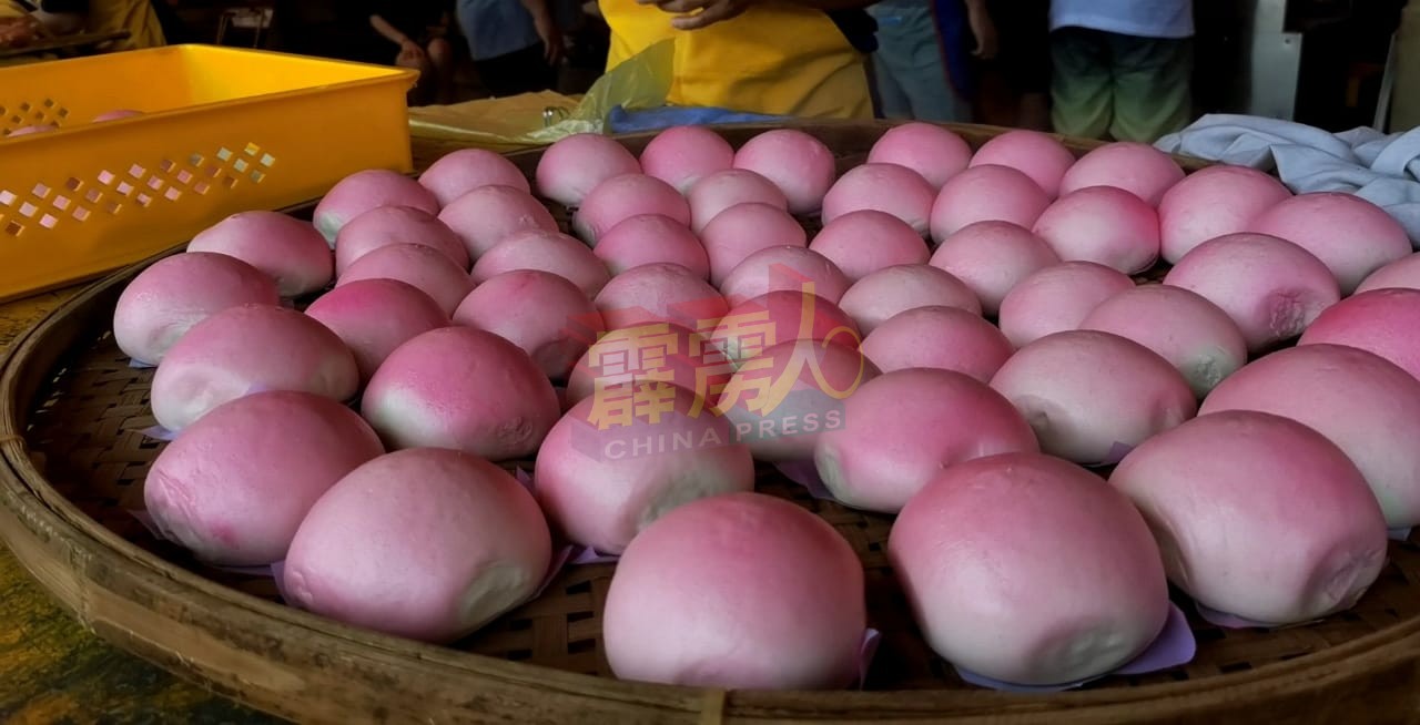 寿桃包今年的价格每粒涨了50仙至1令吉。