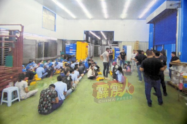 厂内58人被捕，包括1名本地籍华裔男子及57名非法外劳。