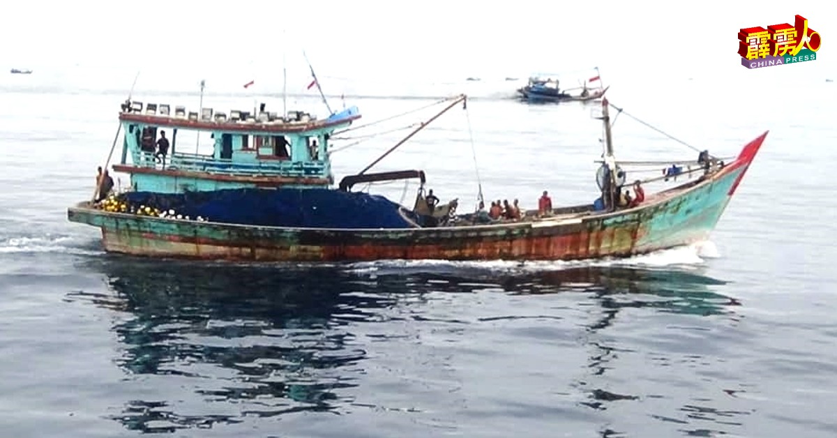13艘外来渔船非法入侵霹雳岛海域。