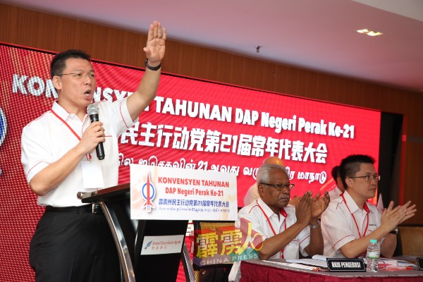 倪可敏（左）周日在霹行动党大会，公开欢迎安华上阵霹州，成为希盟拿下霹州政权的最后一道推力。