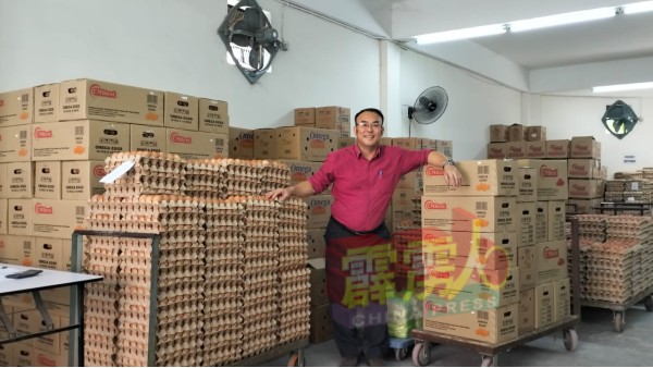 宋志文感谢鸡农的关照，在鸡蛋货源短缺时，仍提供相当充足货源给他，让他可批发全国多个州属。