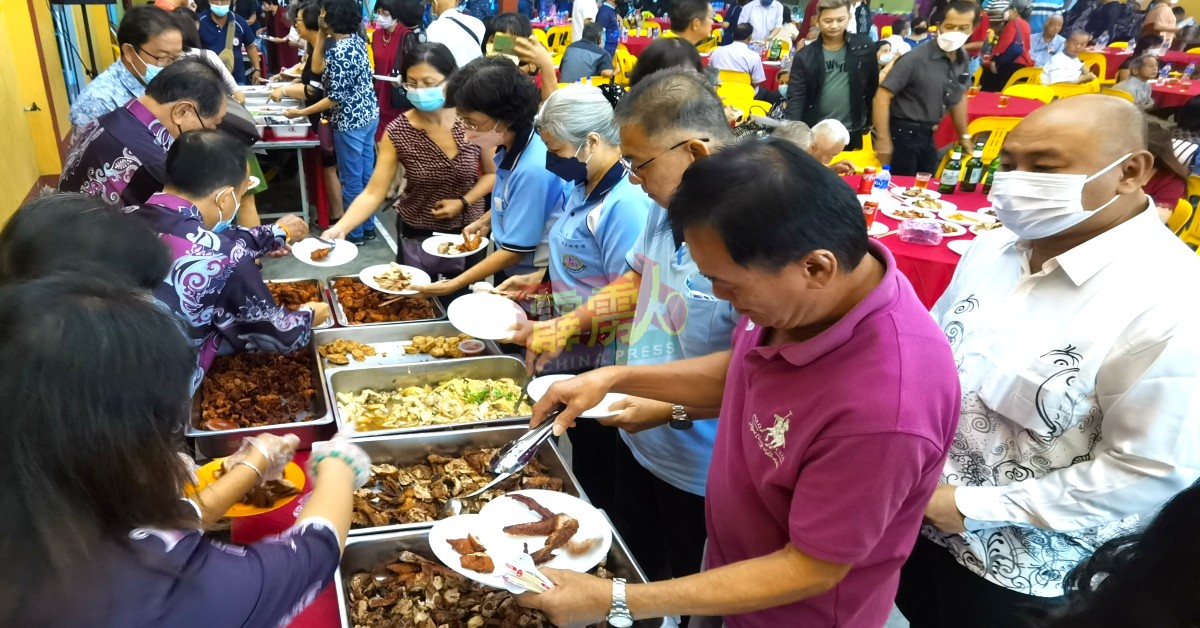 曼绒十邑会馆举办数十种道地的福州传统美食小吃， 为来自全国各地的福州属会乡亲接风。