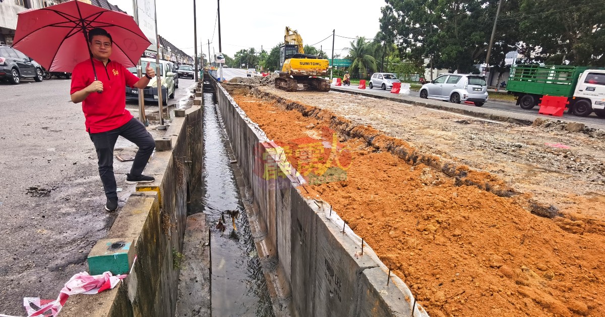 张宇晨巡视第2次修补工程，指公共工程局已加强巩固水泥内壁。