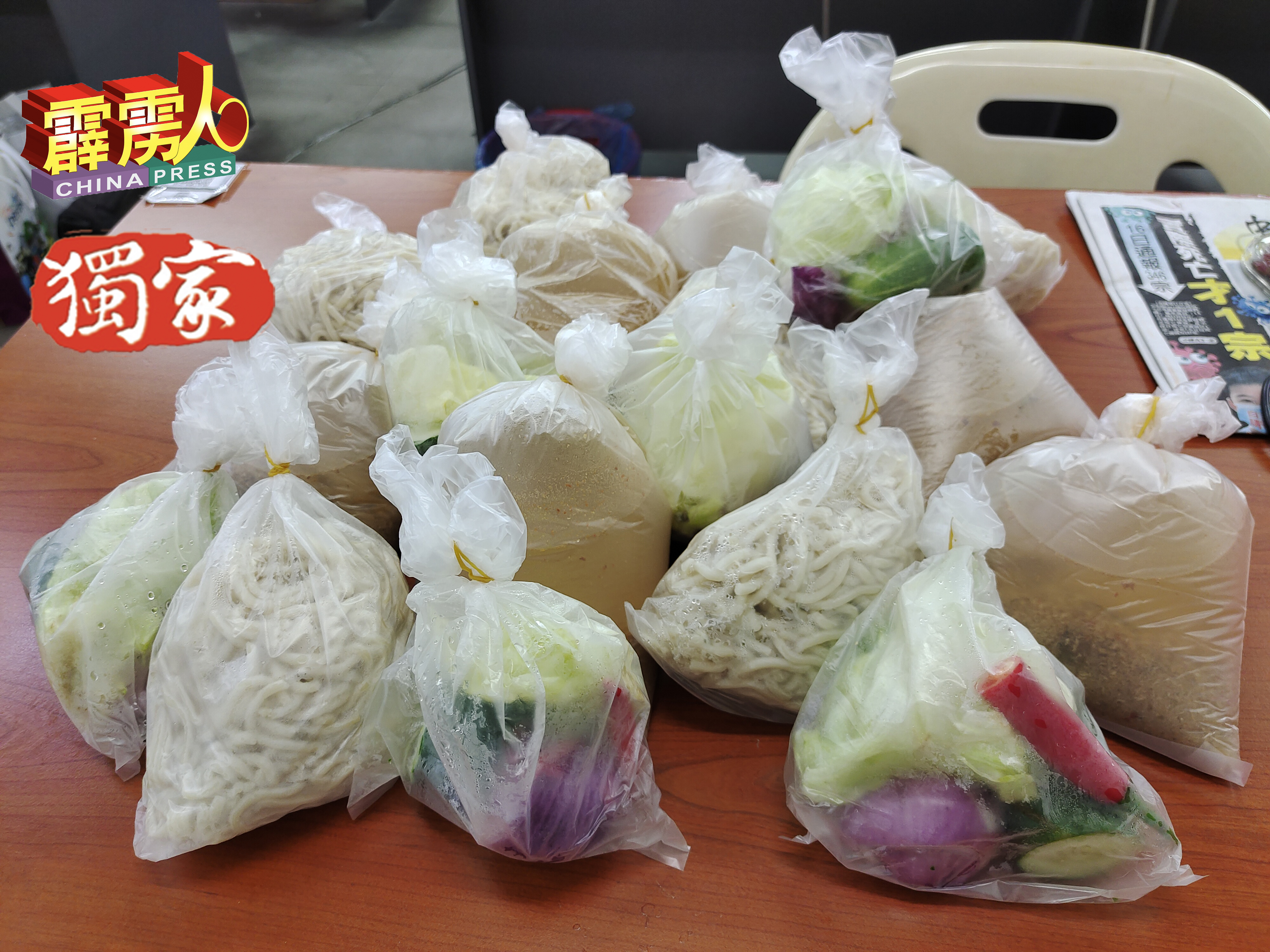 光顾江沙叻沙的食客，打包并非以一包两包计算，而是以麵条公斤计算，即1公斤或更多公斤打包带走。