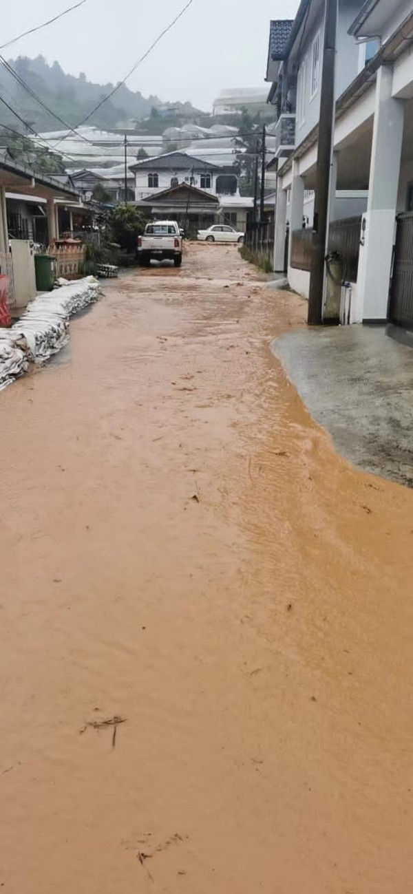 甘榜拉惹新村再遇“水劫”，村民纷感担忧。