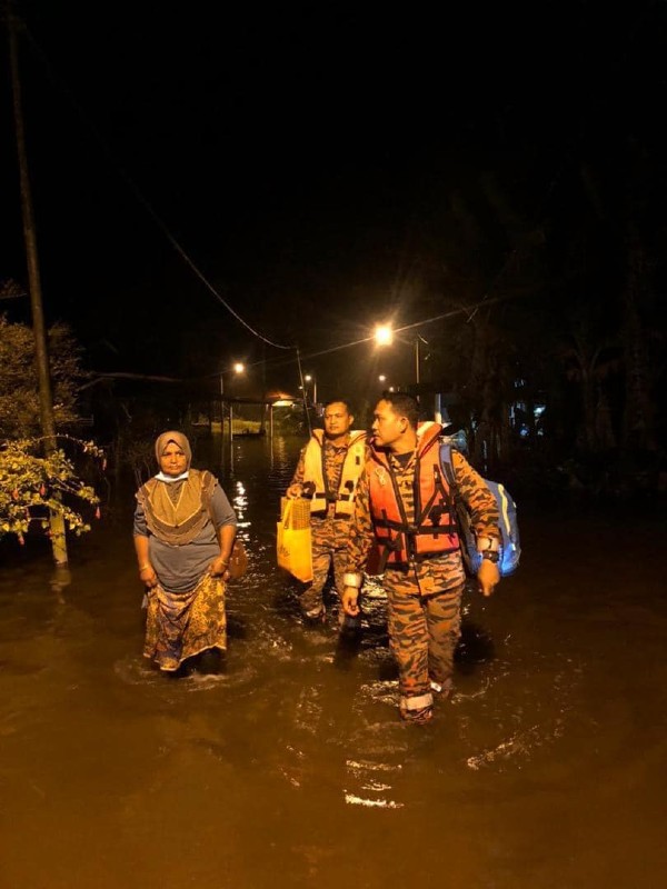 霹雳州有2地区受水灾影响。（图取自面子书）