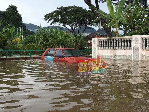 怡保在6月18日下起豪雨引发怡保多个地区，包括白兰园、桂和园、城市花园、怡保花园东区及南区等低洼地区发生突发水灾。（档案照）