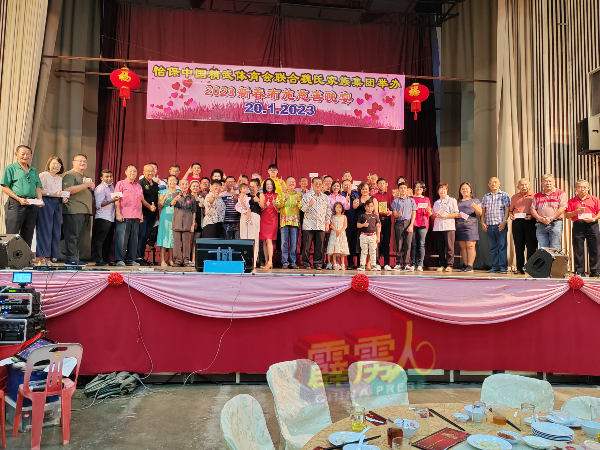魏氏家族与怡保中国精武体育会联合举办新春布施活动，捐6万5000令吉24个单位。