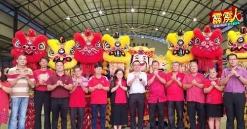 美罗中华二校新年大团拜 场面热闹