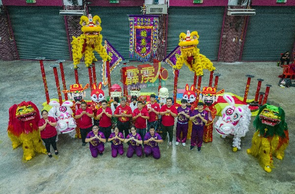 霹雳州江沙昭惠庙龙狮团在新春期间，为各界带来醒狮采青丶高桩表演丶 北狮表演丶舞龙表演丶节令鼓表演及只有免年才有的福兔献瑞。