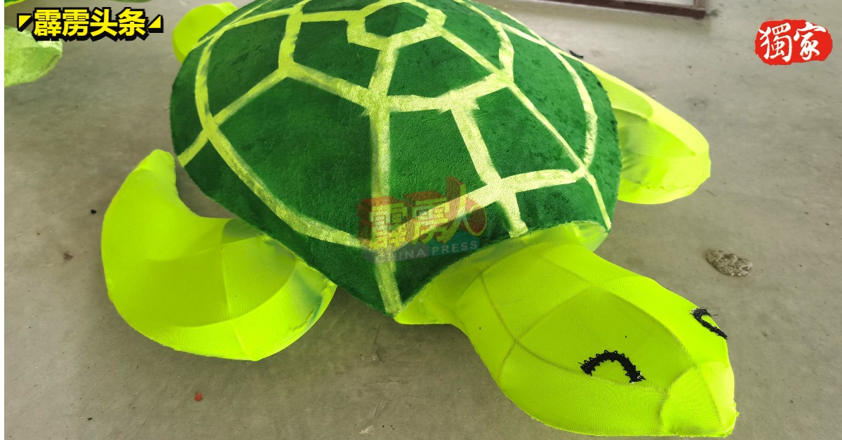 班台新春花灯展不可少的班台昔加里吉祥物海龟。