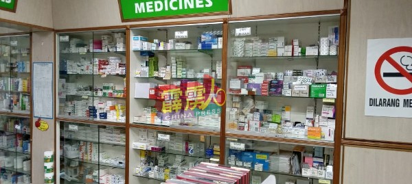 合力西药厂内货库，仍存有大批用作治疗的药物。