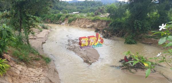 双溪依迪河水因来不及排走，造成附近地区发生水灾。
