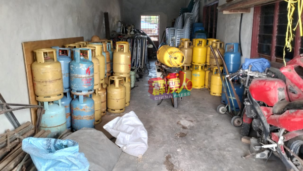 霹州贸易及生活成本局展开突击行动，充公了55桶各牌子，总值5676令吉的液化石油气。