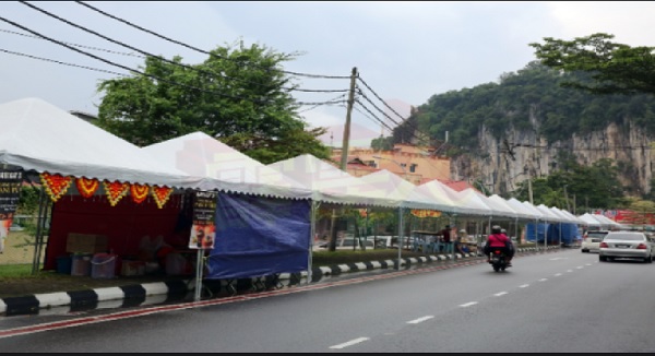 斯里苏巴马廉兴都庙附近也搭起售卖美食饮料的帐篷摊位。