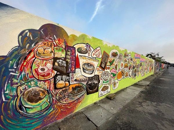 “Wow Wow壁画街”长400尺，画上道地美食、古迹与风土人情。