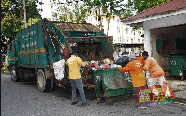 国内82.5%的垃圾在没有经过分类及筛选下，被送往垃圾处理场，这无形中使国家每年蒙受4亿7600万令吉损失。（档案照）