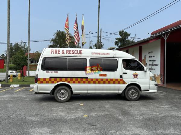 金宝自愿消防队获得甲洞自愿消防队协助，该队主席Kelvin Tung借出一辆客货车，充当金宝自愿消防队的消拯车。