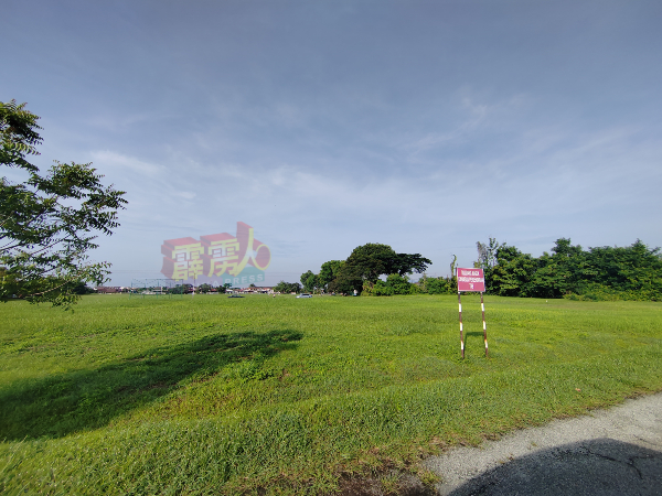 闪电俱乐部旁空地预计年尾建好兵如港临时巴刹，让小贩们可在来年农历新年之前迁入临时巴刹营业。