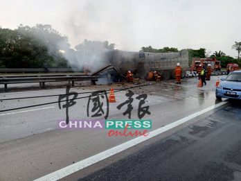 罗厘行驶途中起火  撞向分界堤