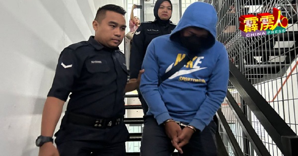 身为警察的莫哈末伊菲法扎面对3项贿赂指控，但不认罪。