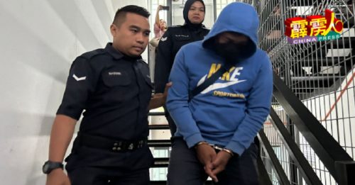 警察被控3项贿选罪  不认罪