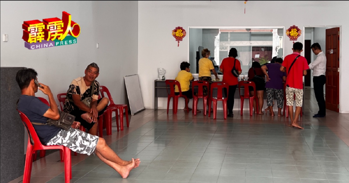 张迪翔的服务中心，每日上门求助的选民络绎不绝。