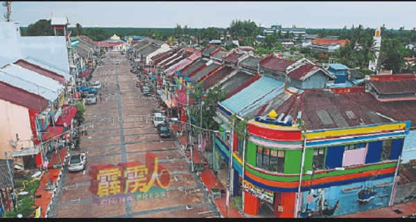 峇眼拿督小镇已有逾百年历史，如今发展为旅游景区。
