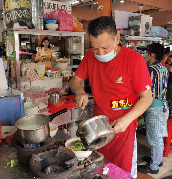 阿喜指因猪肉价格不停上涨，去年至今已调涨了3次。